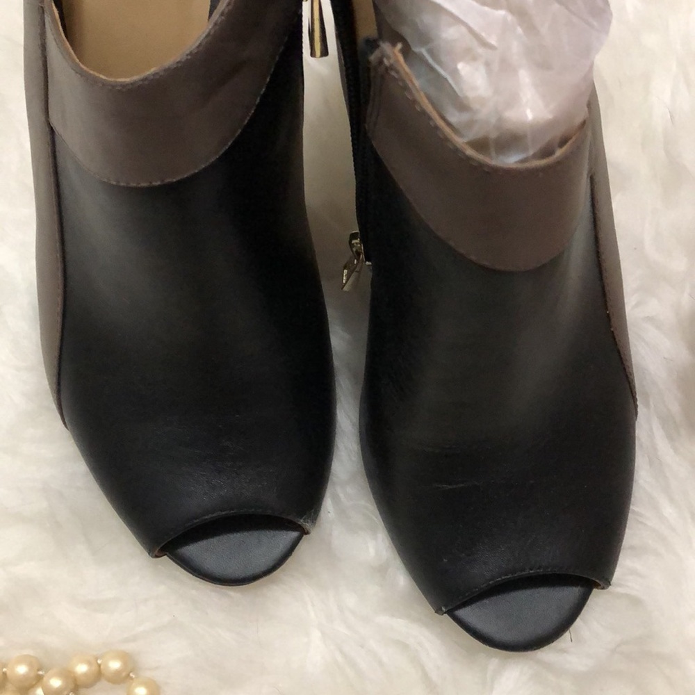 ANN TAYLOR • Elegant Black & Brown Open Toe Heels w Side Zipper Detail - Picture 3 of 16